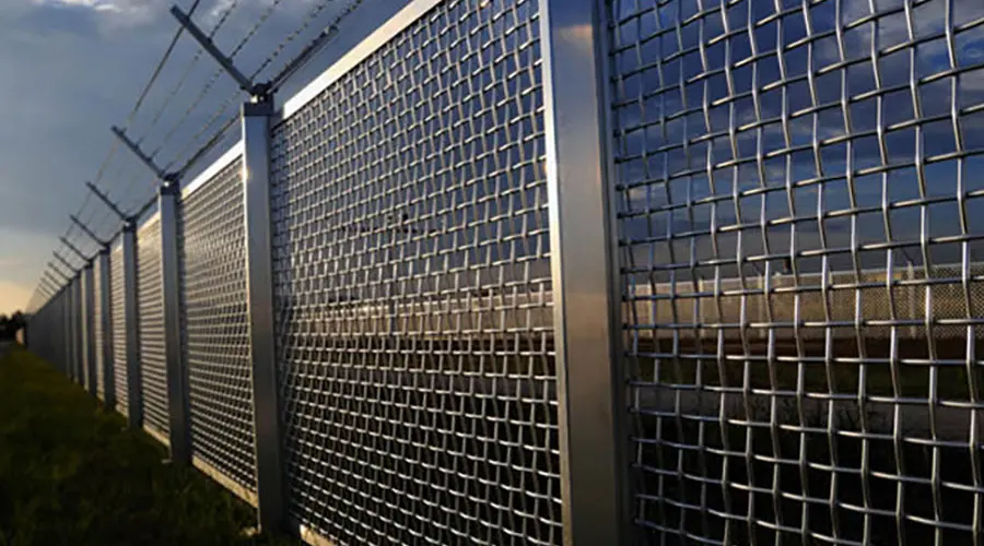 How to Select the Best Security Fencing for Maximum Protection